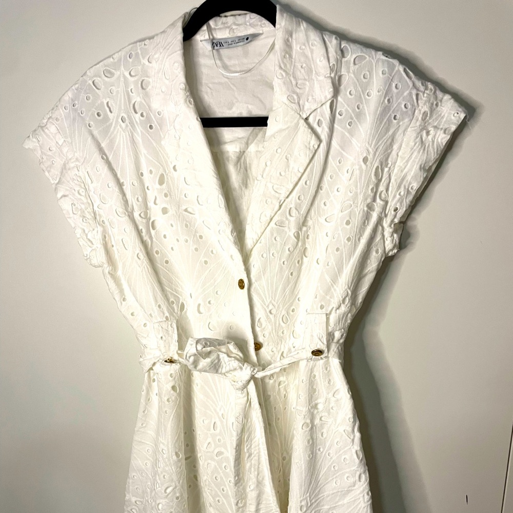 Zara. Eyelet minidress.
